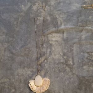 Elegant Gold and Cream Pendant Necklace